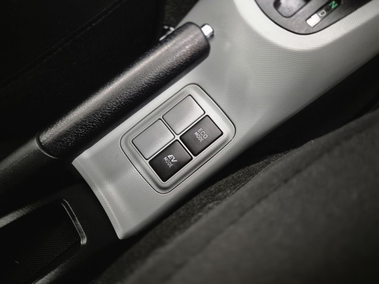 2013 Toyota Aqua thumbnail