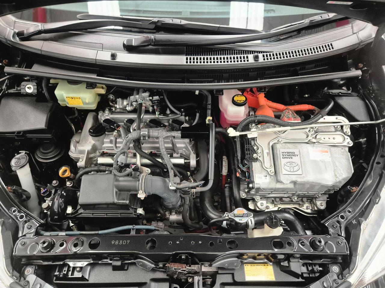 2013 Toyota Aqua thumbnail
