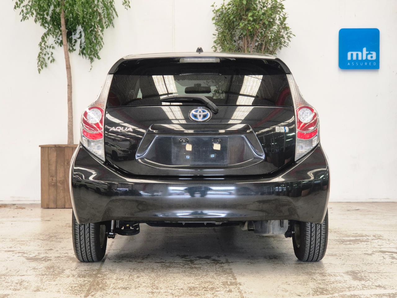 2013 Toyota Aqua thumbnail