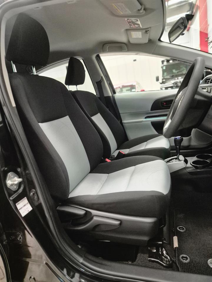 2013 Toyota Aqua thumbnail