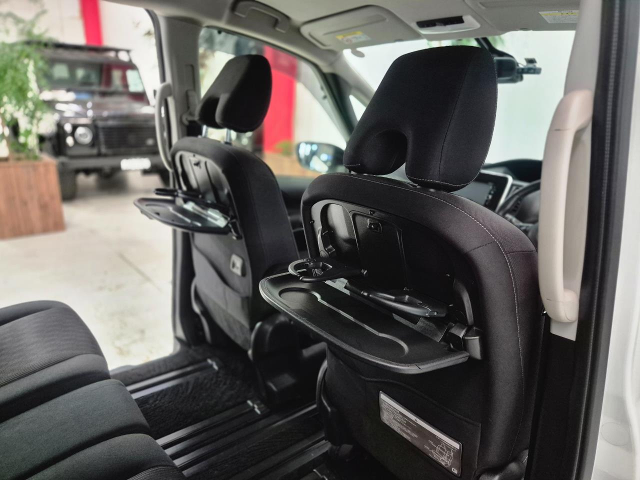 2017 Nissan Serena thumbnail