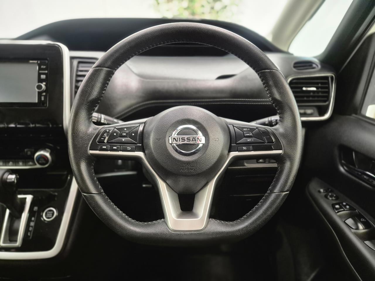 2017 Nissan Serena thumbnail