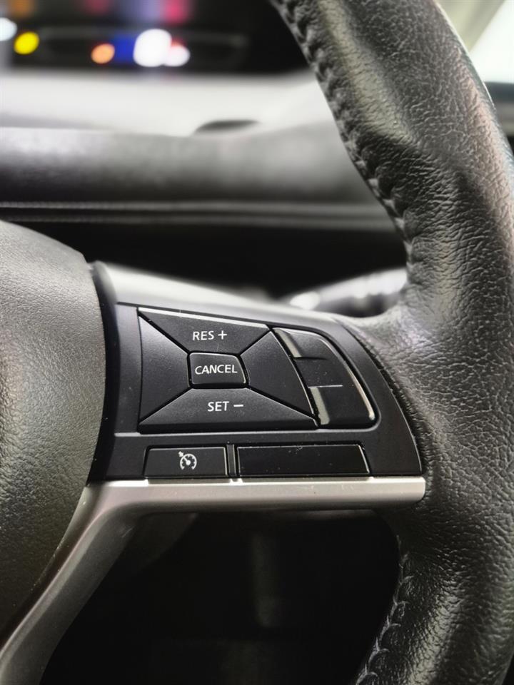 2017 Nissan Serena thumbnail
