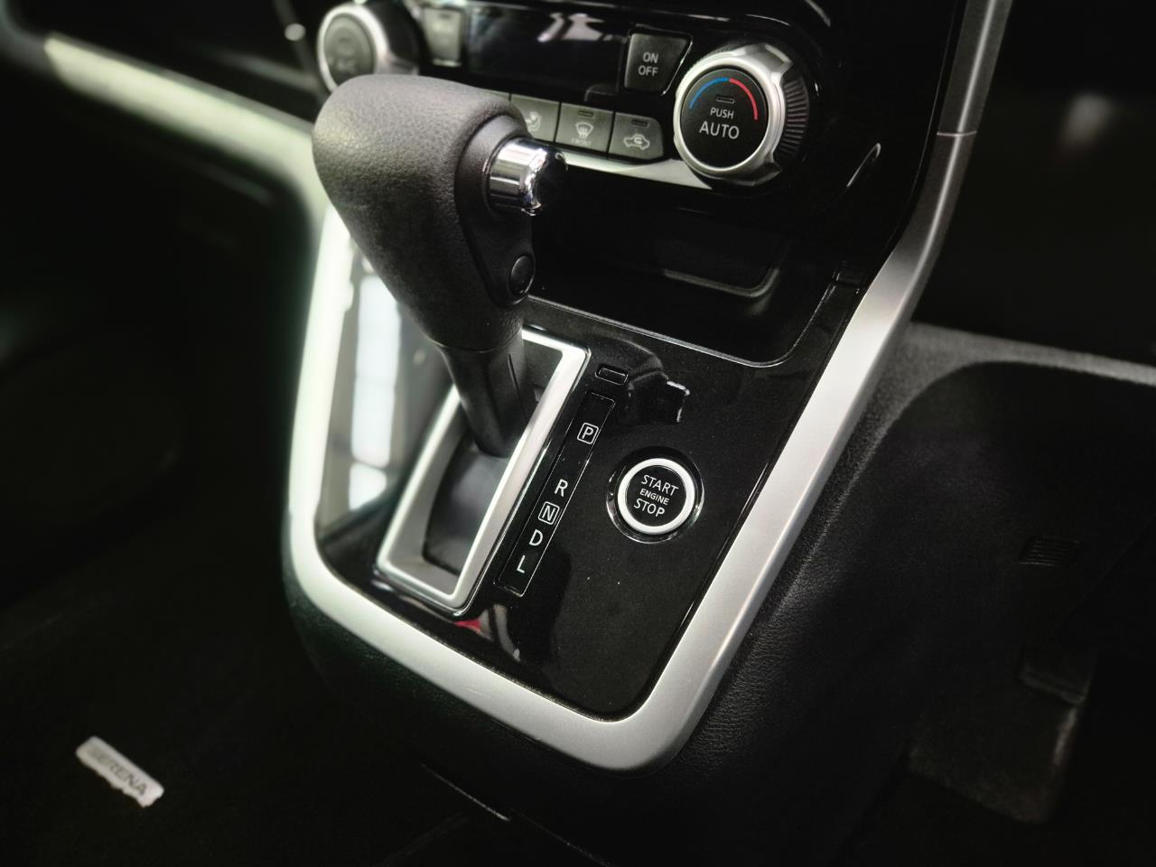 2017 Nissan Serena thumbnail