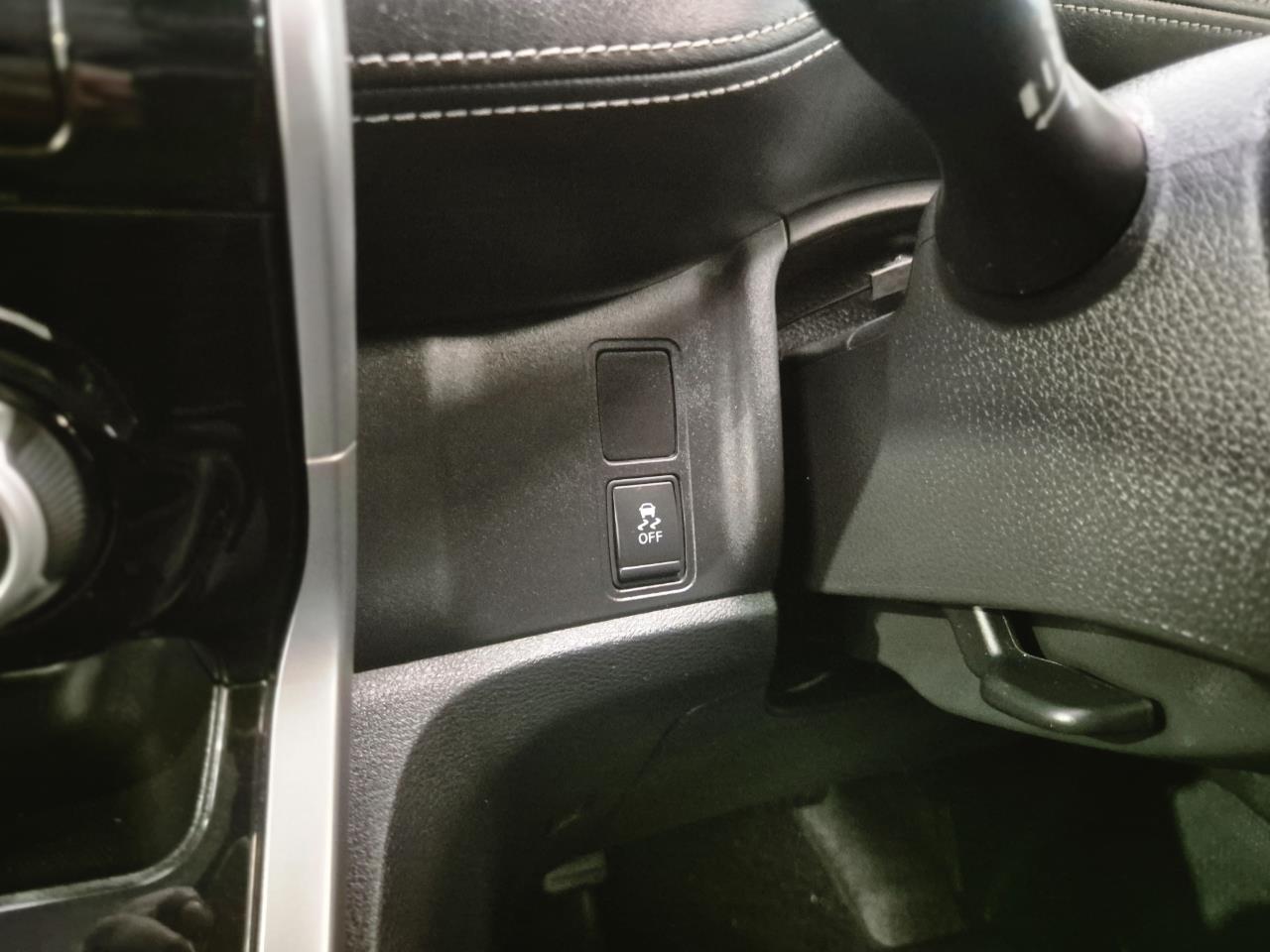 2017 Nissan Serena thumbnail