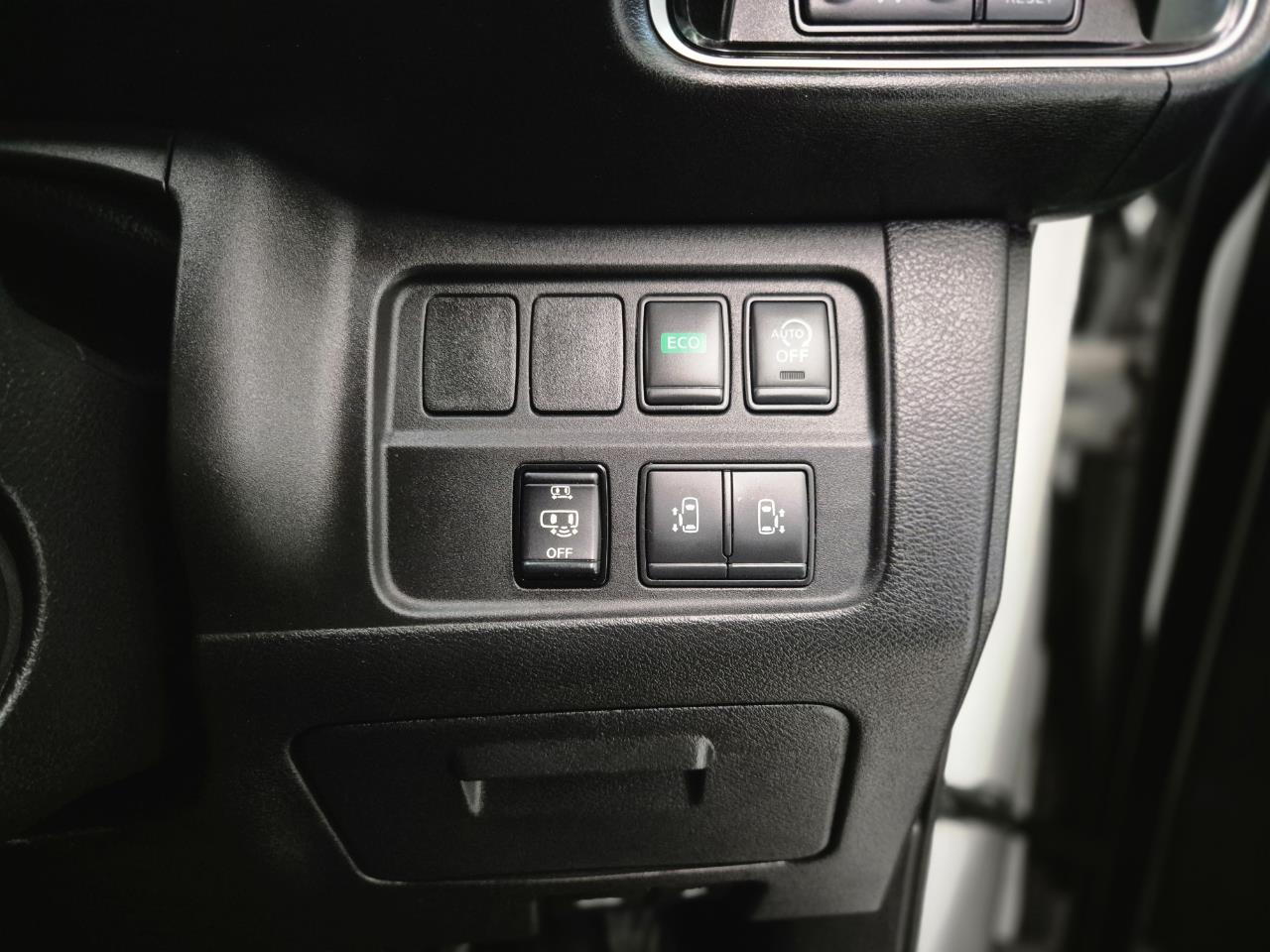 2017 Nissan Serena thumbnail