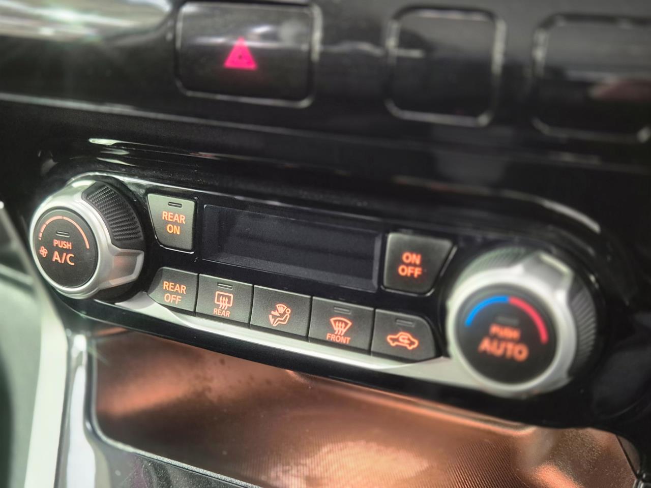 2017 Nissan Serena thumbnail