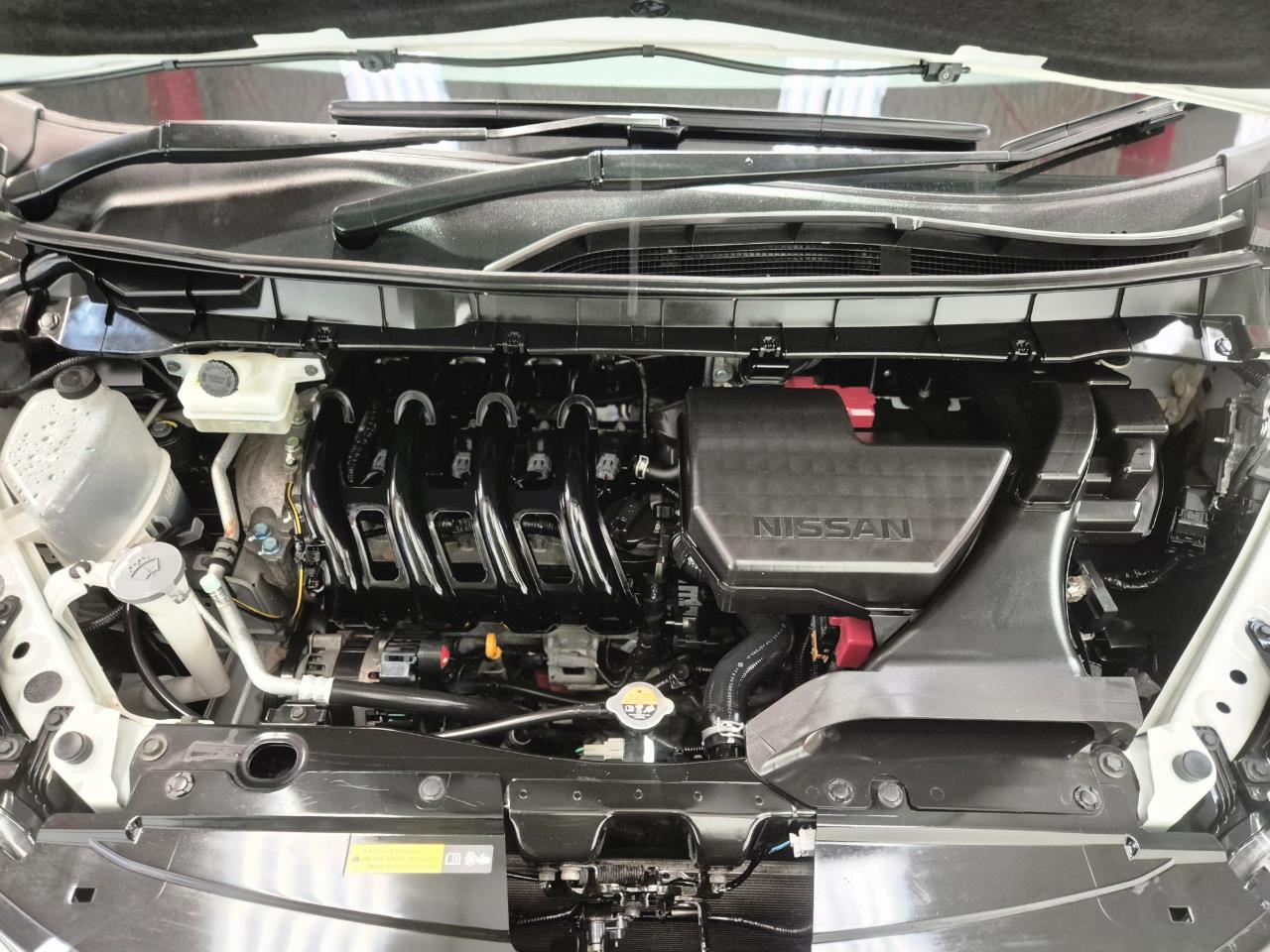 2017 Nissan Serena thumbnail
