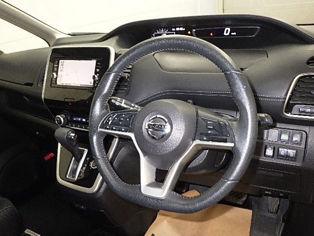 2017 Nissan Serena thumbnail