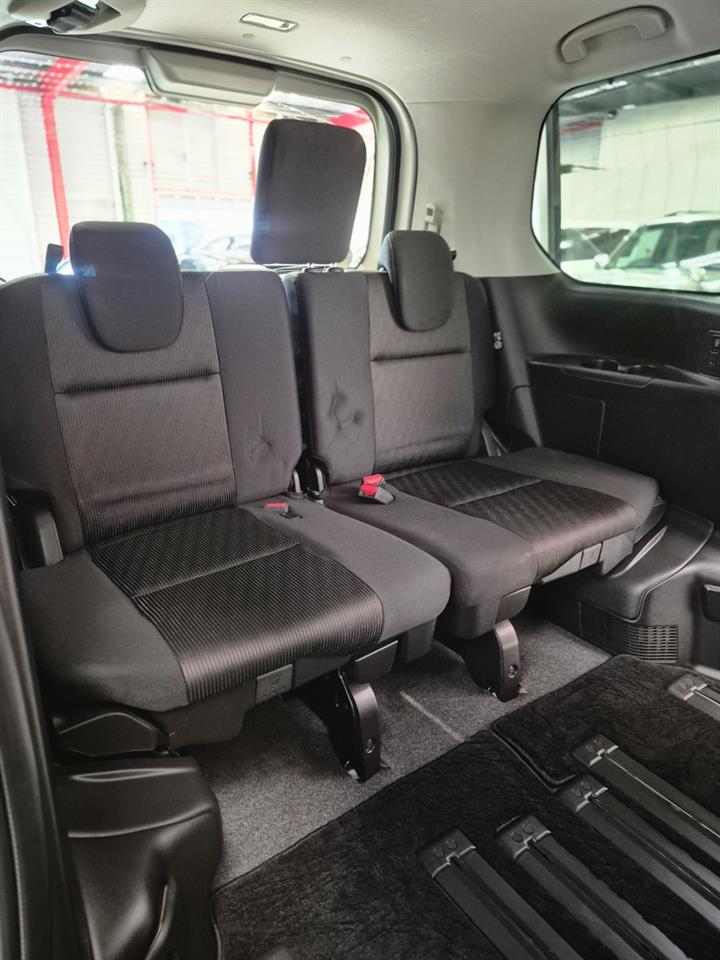 2017 Nissan Serena thumbnail