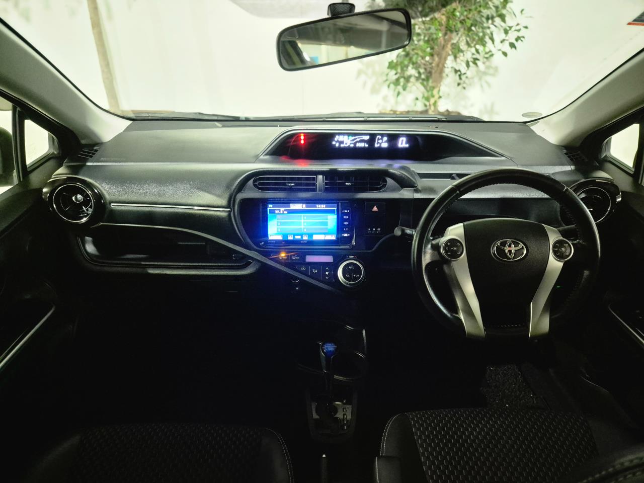 2014 Toyota Aqua thumbnail