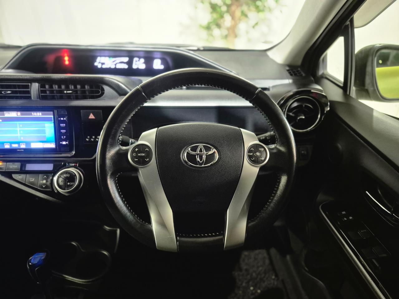 2014 Toyota Aqua thumbnail