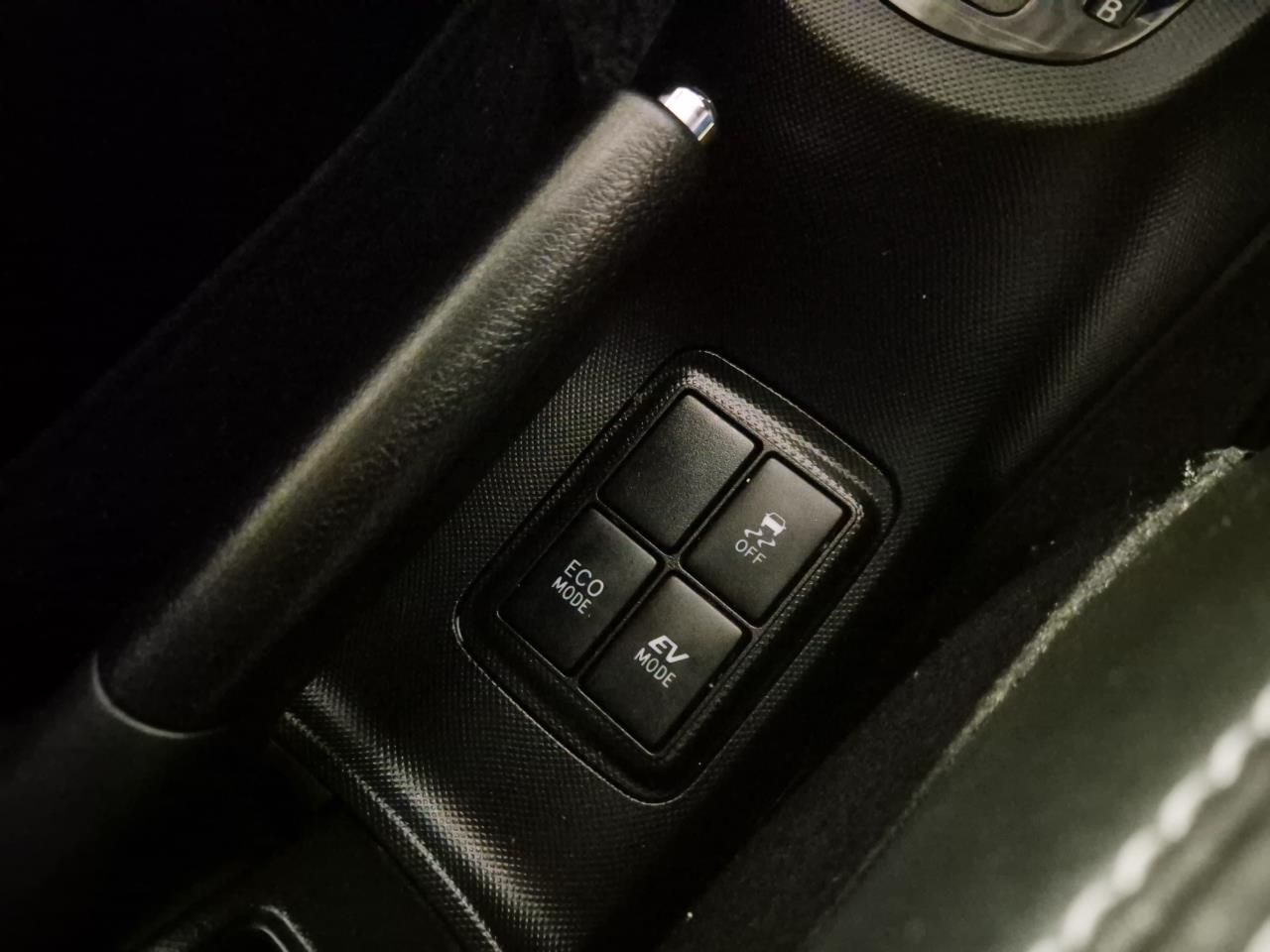 2014 Toyota Aqua thumbnail