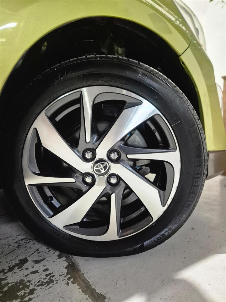 2014 Toyota Aqua thumbnail