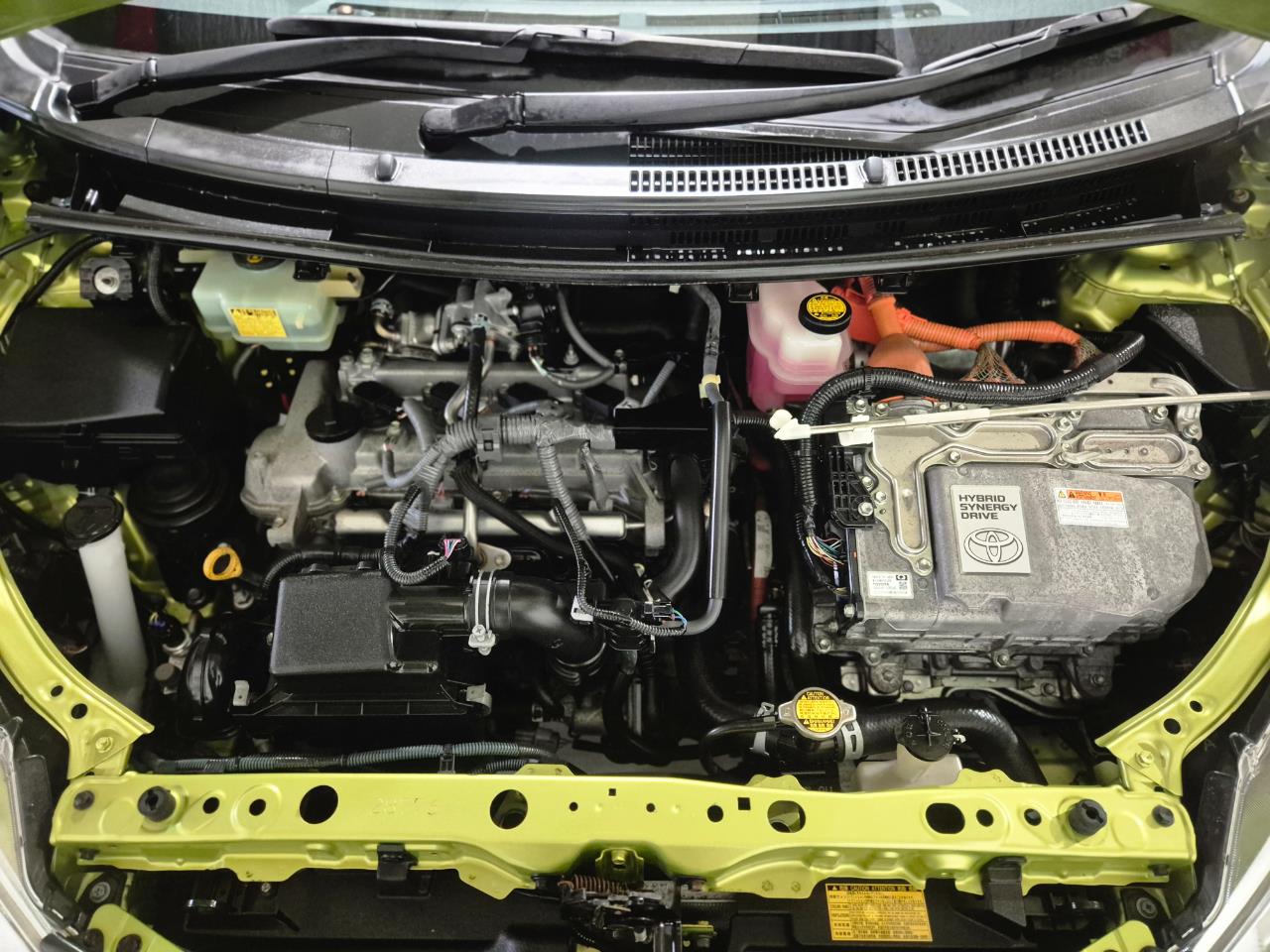 2014 Toyota Aqua thumbnail