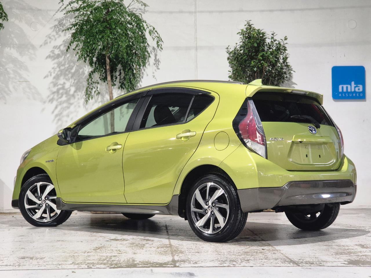 2014 Toyota Aqua thumbnail