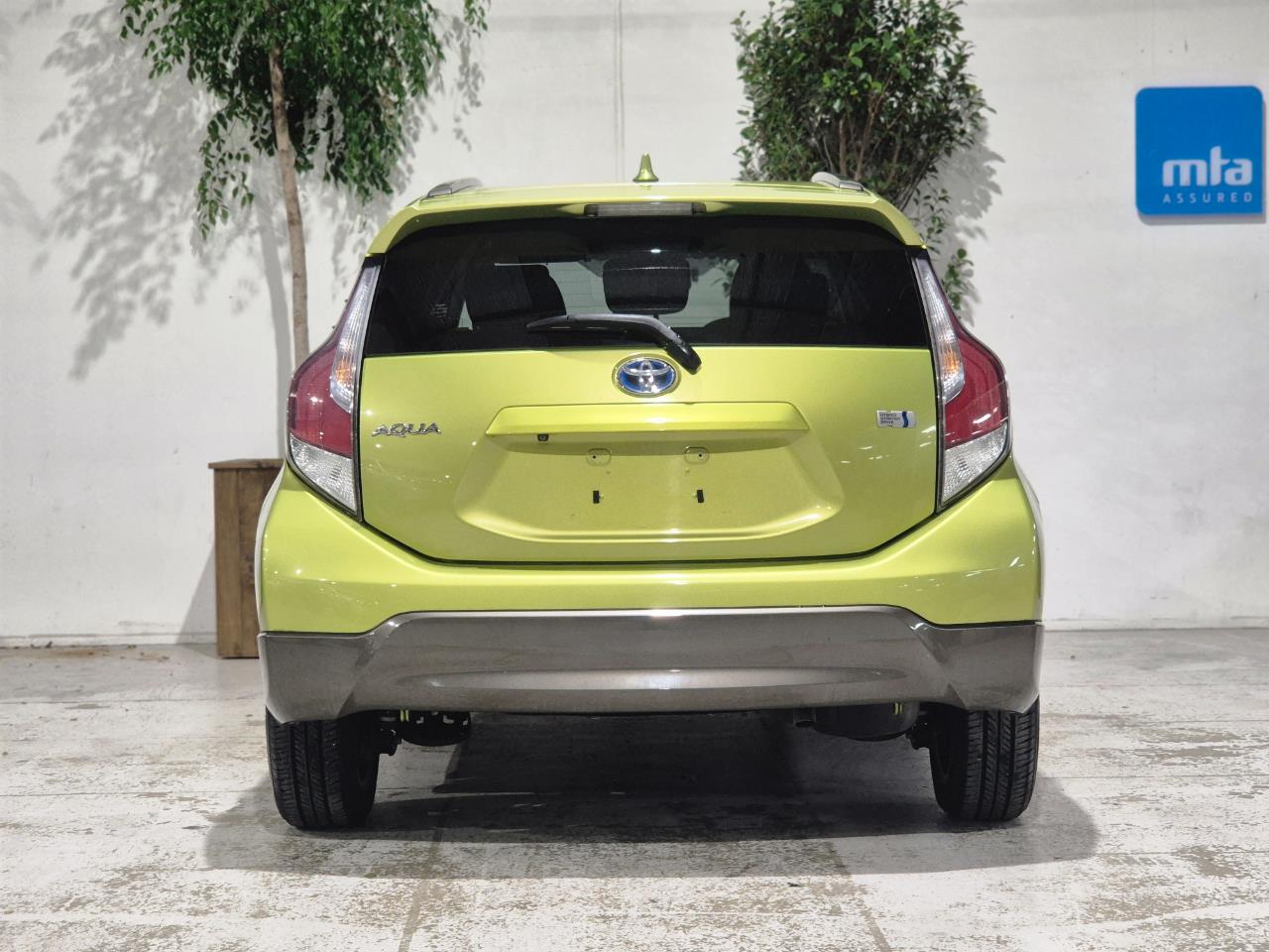 2014 Toyota Aqua thumbnail