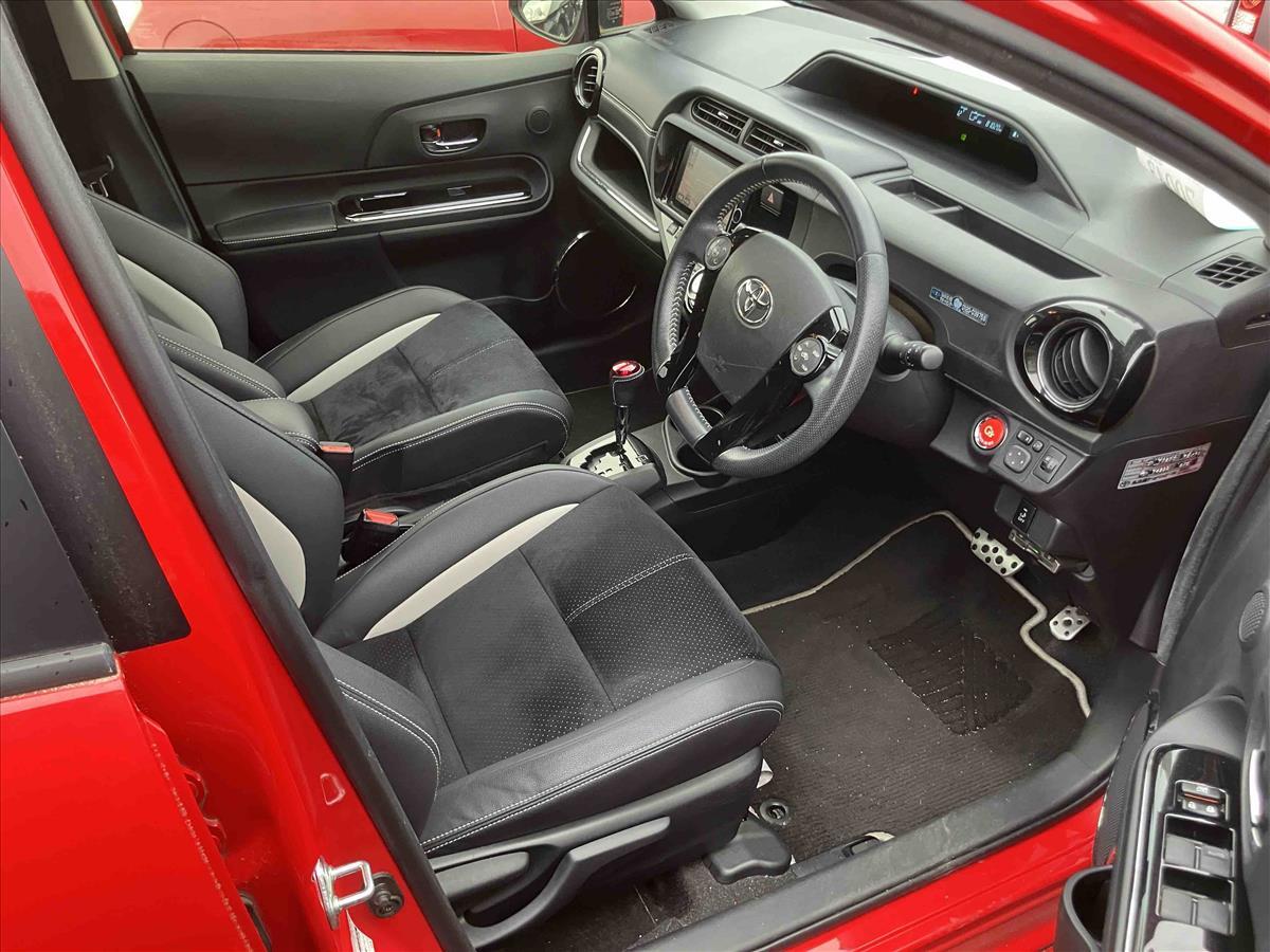2014 Toyota Aqua thumbnail