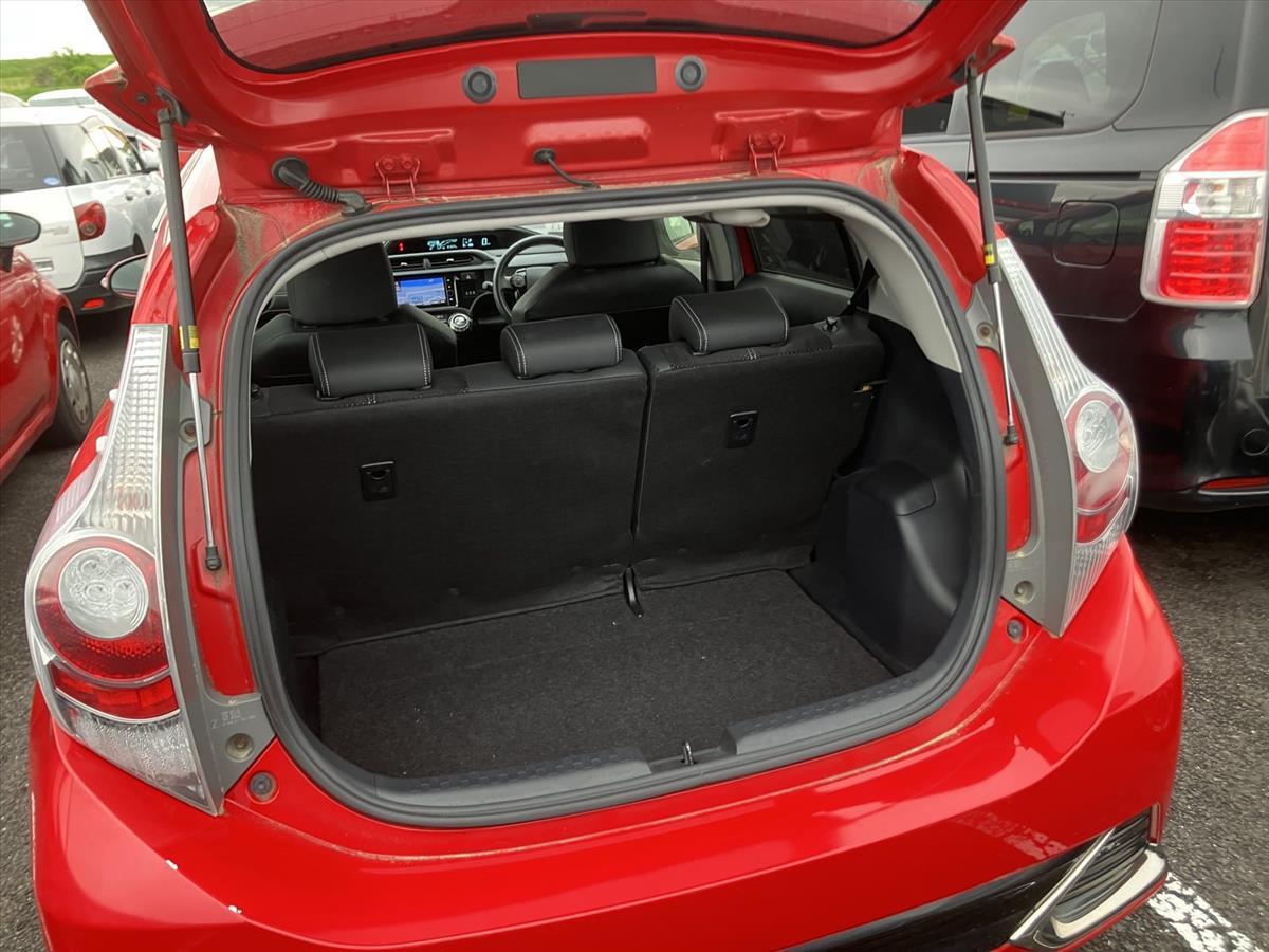 2014 Toyota Aqua thumbnail