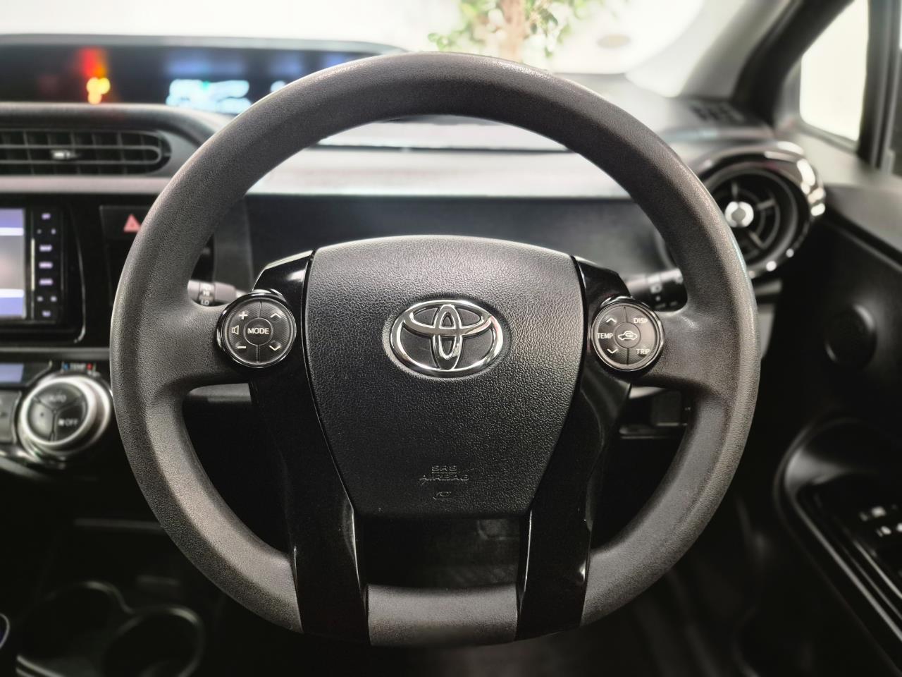 2017 Toyota Aqua thumbnail