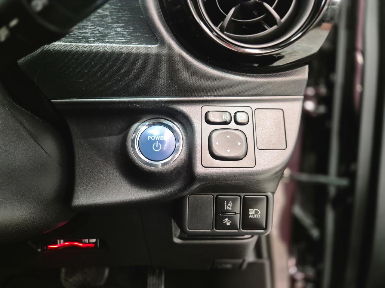 2017 Toyota Aqua thumbnail