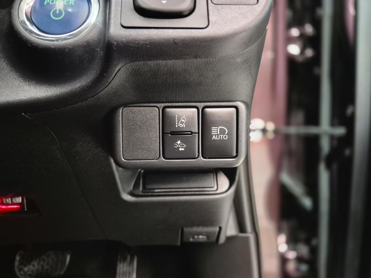 2017 Toyota Aqua thumbnail