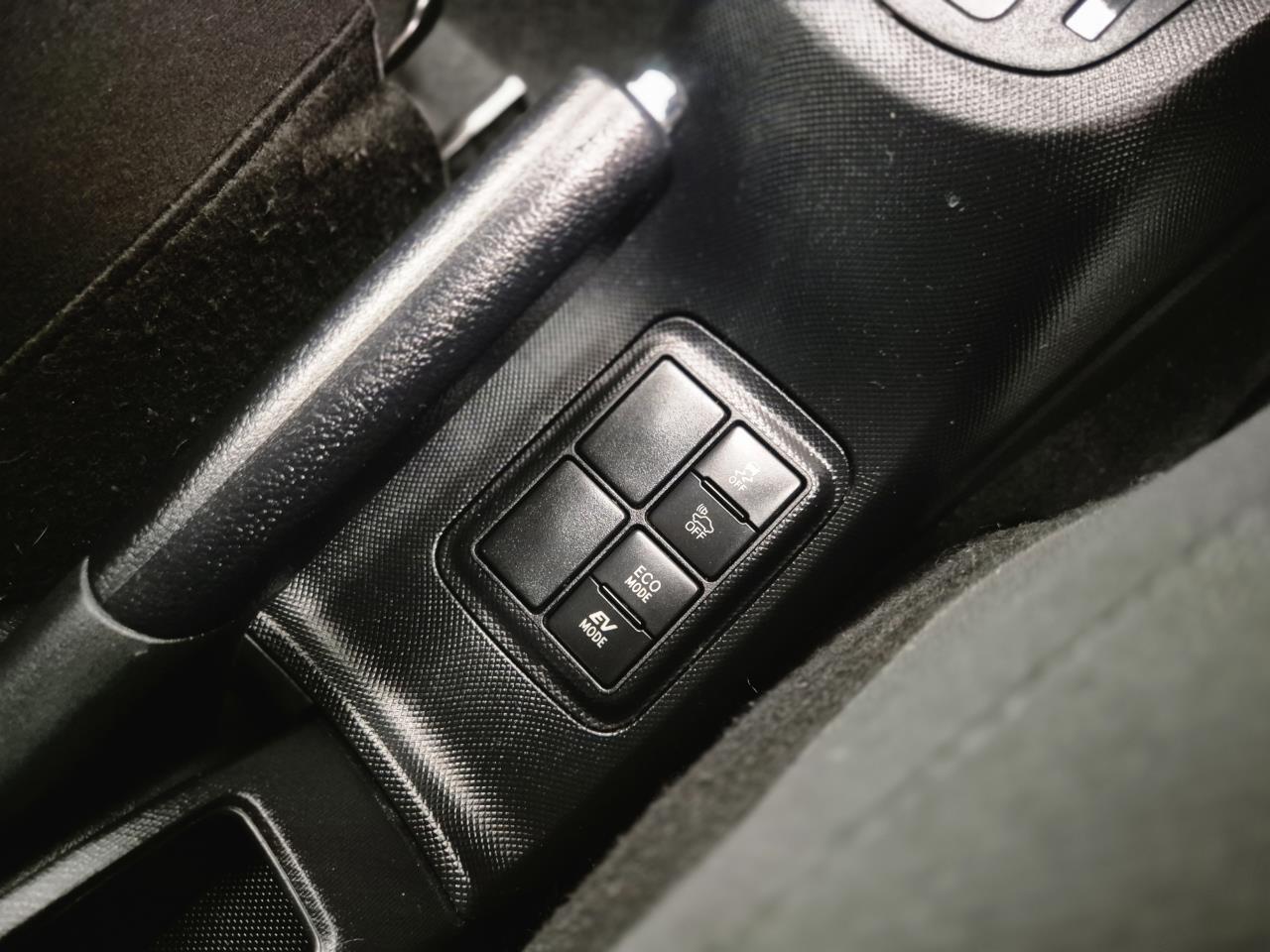 2017 Toyota Aqua thumbnail