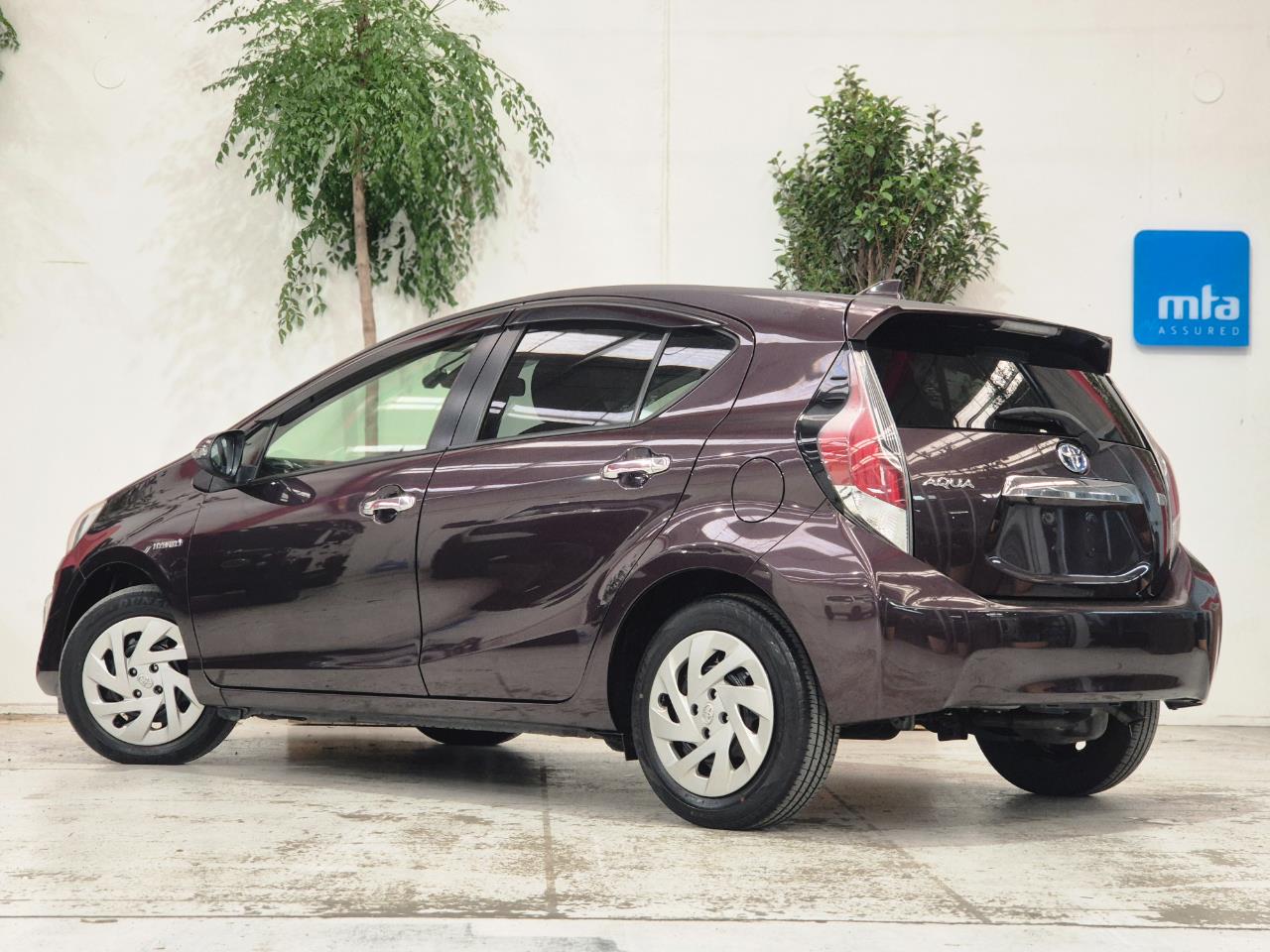 2017 Toyota Aqua thumbnail