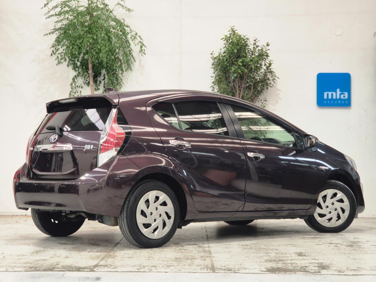 2017 Toyota Aqua thumbnail