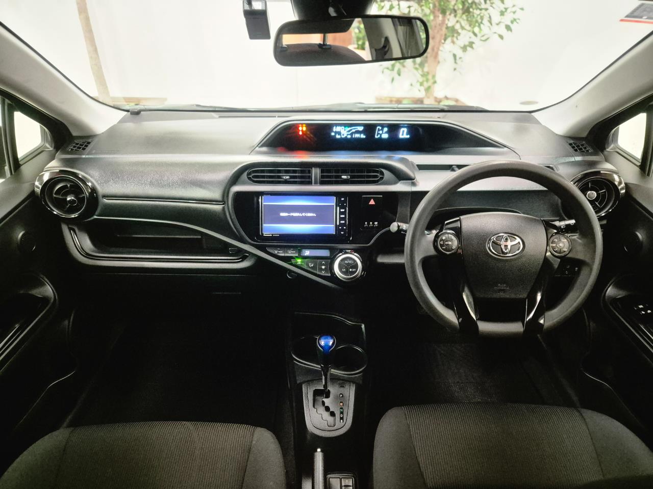 2017 Toyota Aqua thumbnail