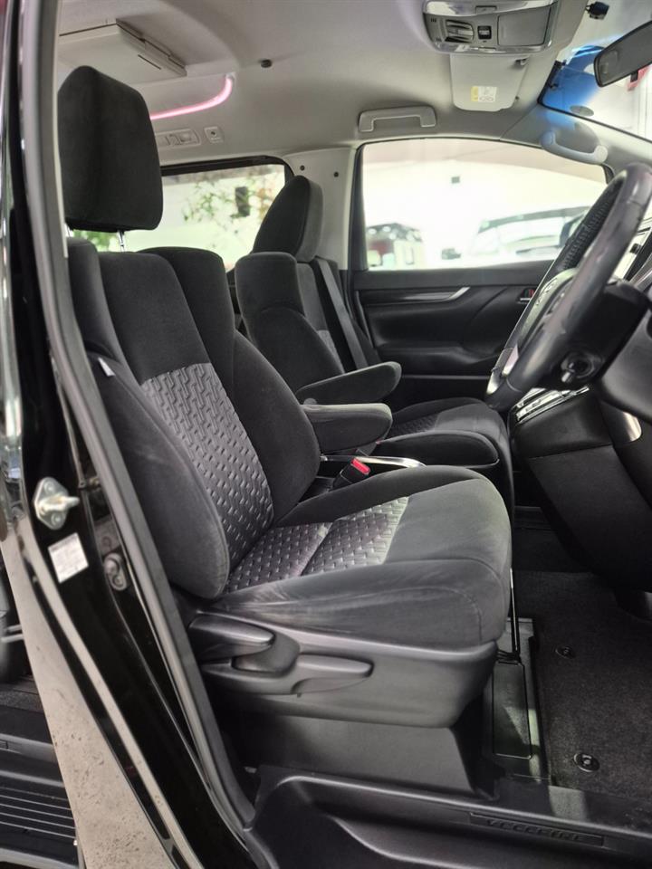 2015 Toyota Vellfire thumbnail