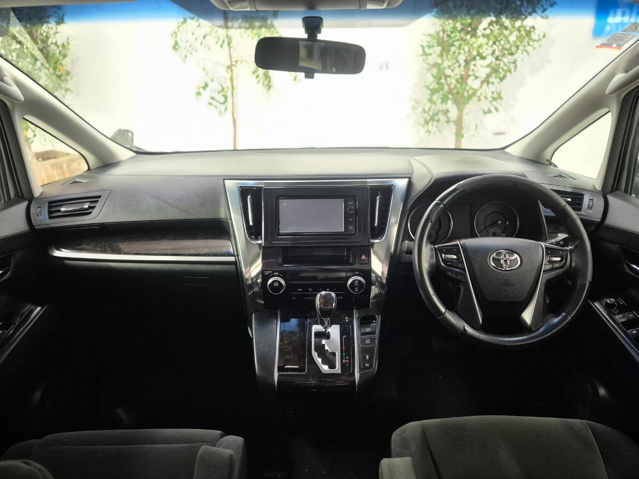 2015 Toyota Vellfire thumbnail