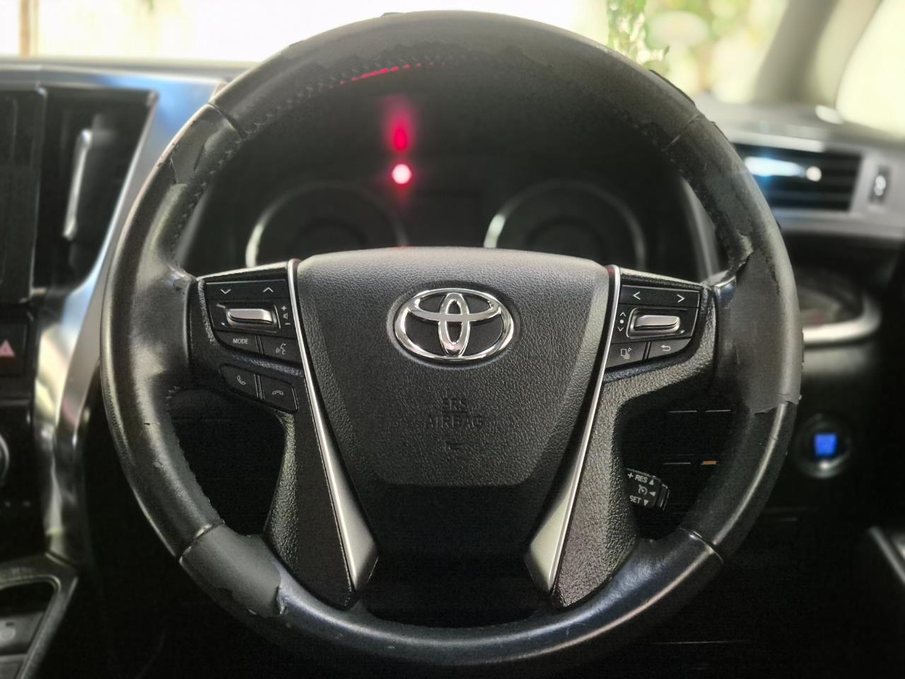 2015 Toyota Vellfire thumbnail