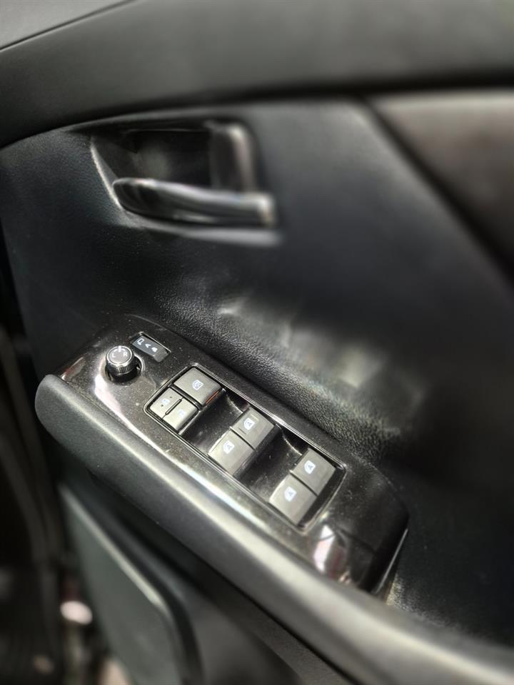 2015 Toyota Vellfire thumbnail