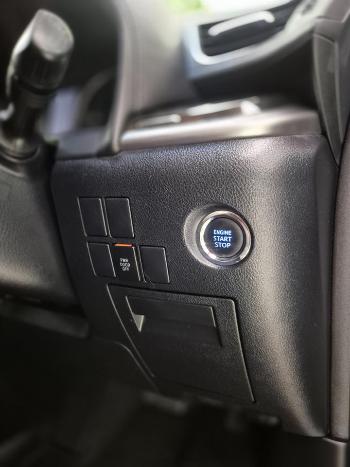 2015 Toyota Vellfire thumbnail