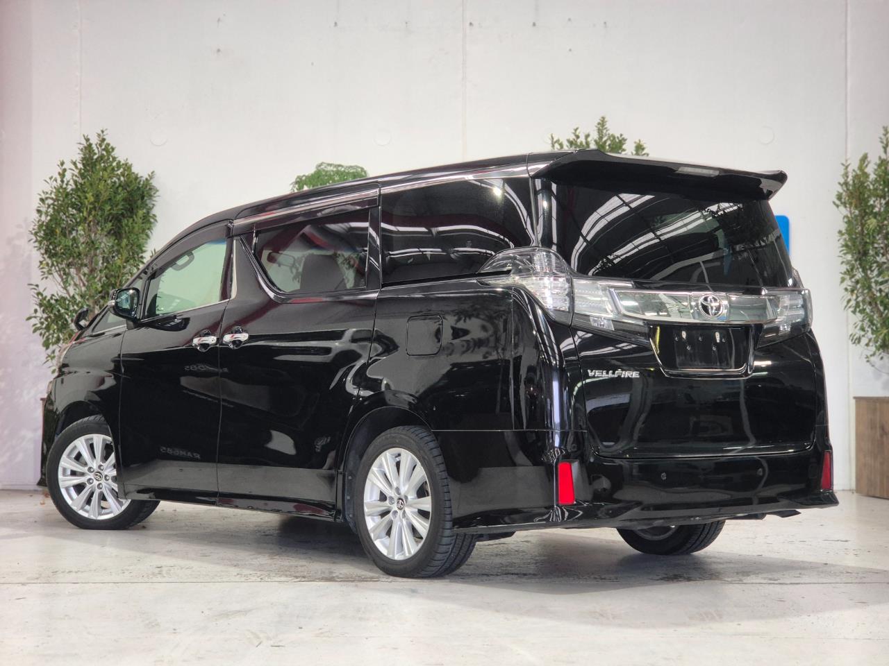 2015 Toyota Vellfire thumbnail