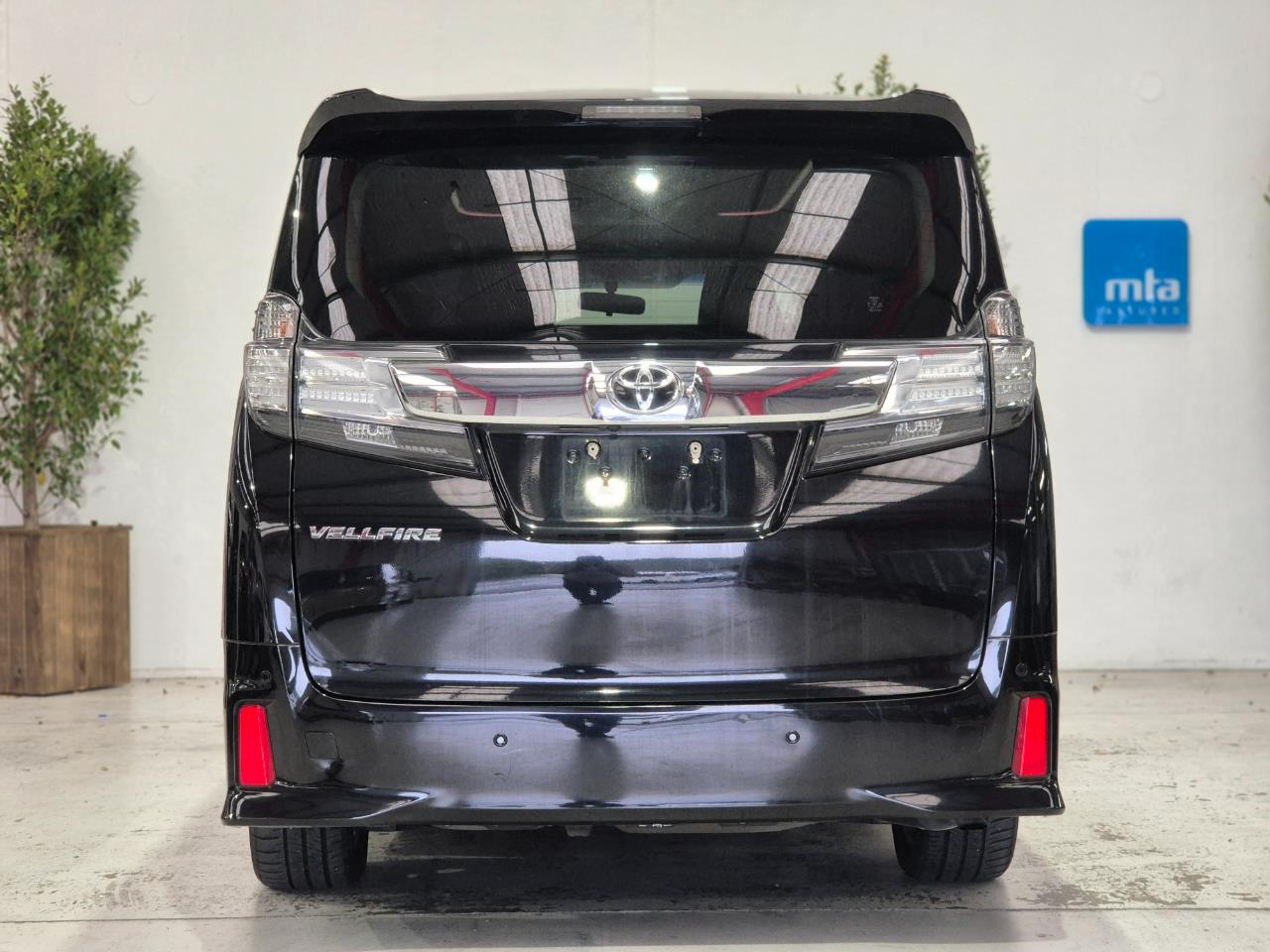 2015 Toyota Vellfire thumbnail
