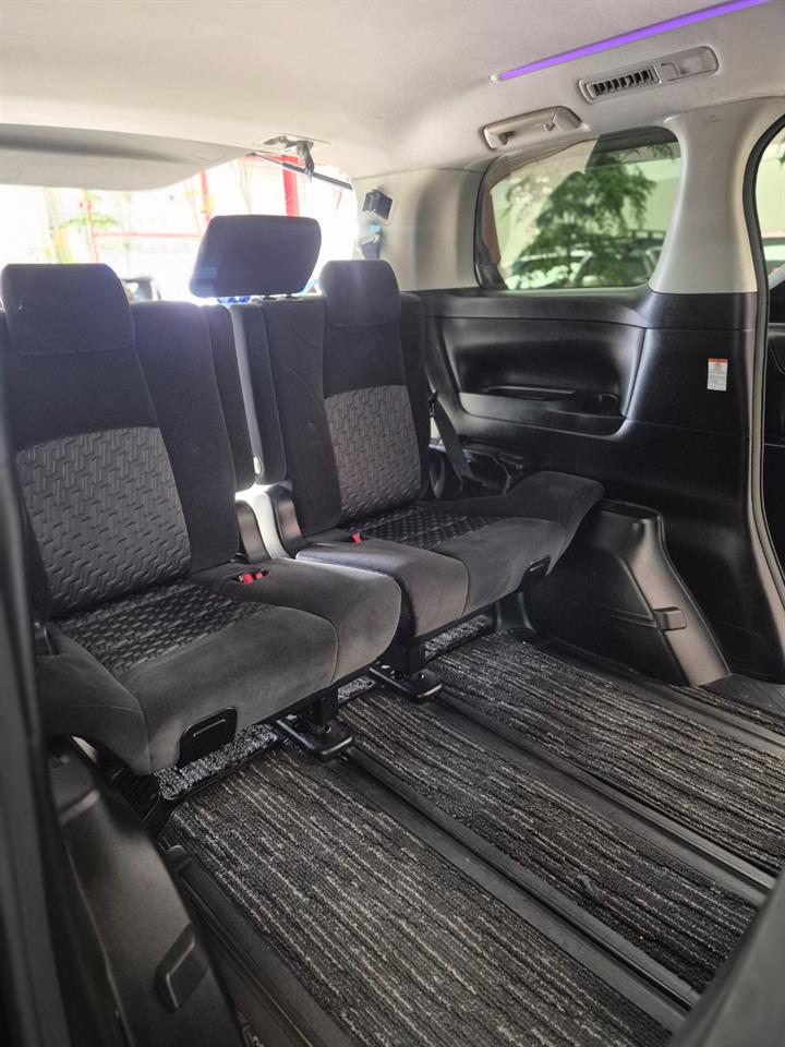 2015 Toyota Vellfire thumbnail