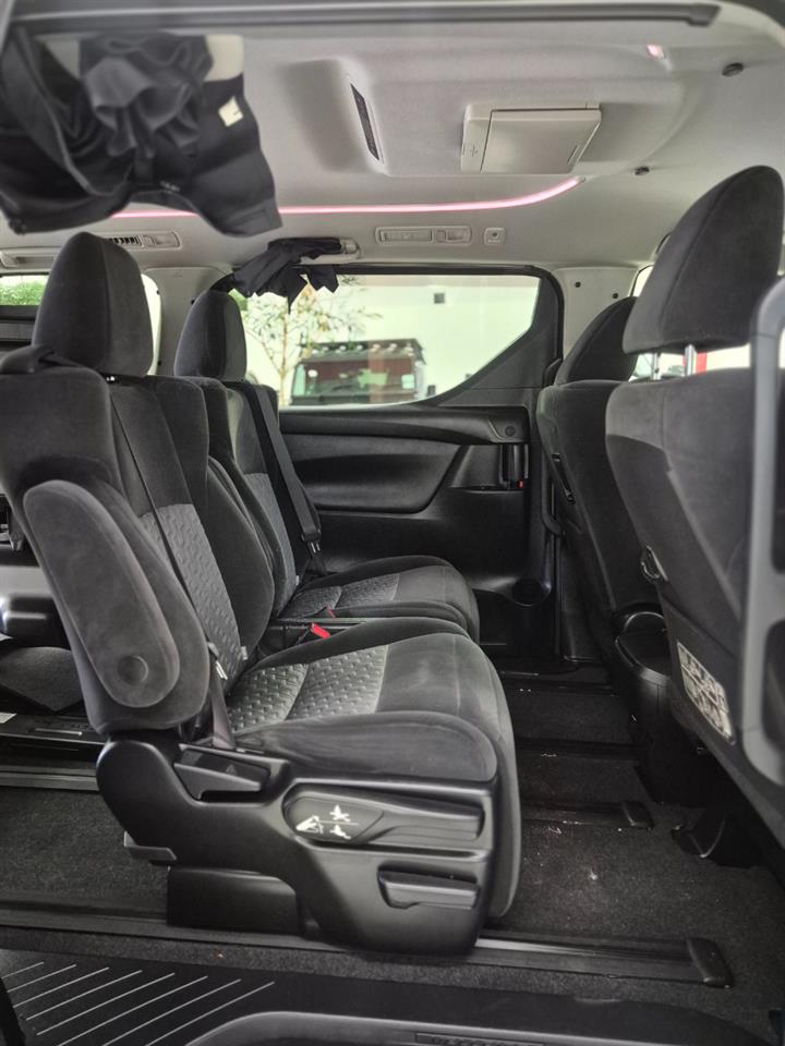 2015 Toyota Vellfire thumbnail
