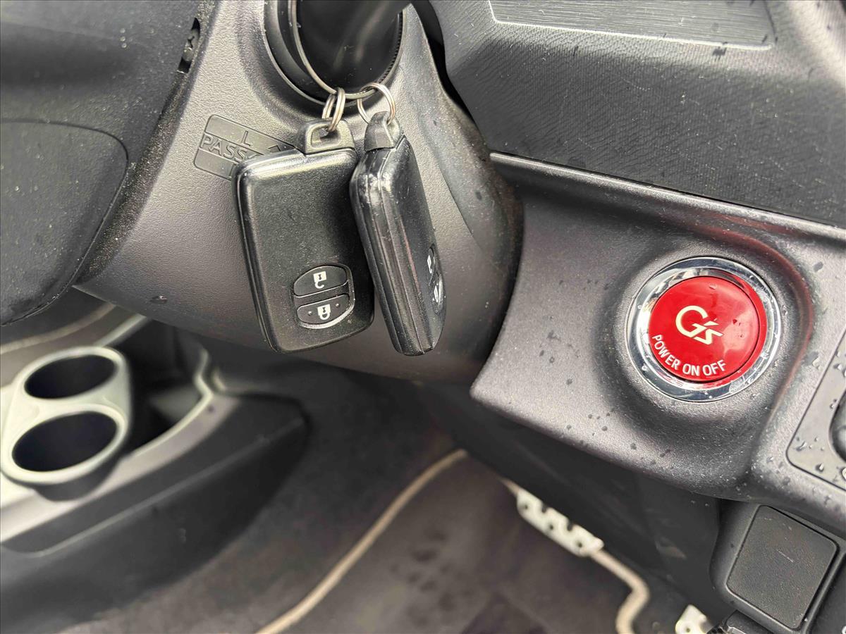2014 Toyota Aqua thumbnail