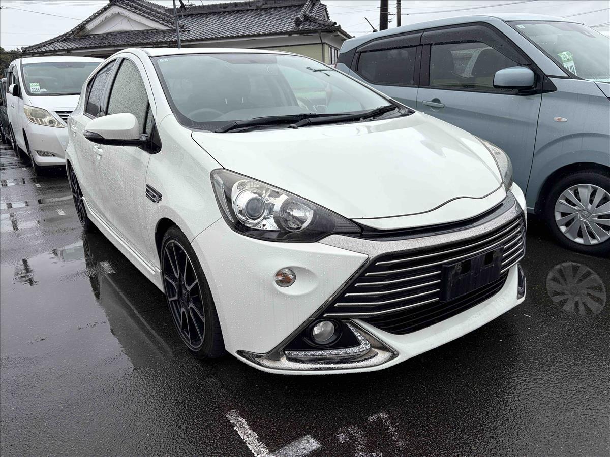 2014 Toyota Aqua thumbnail