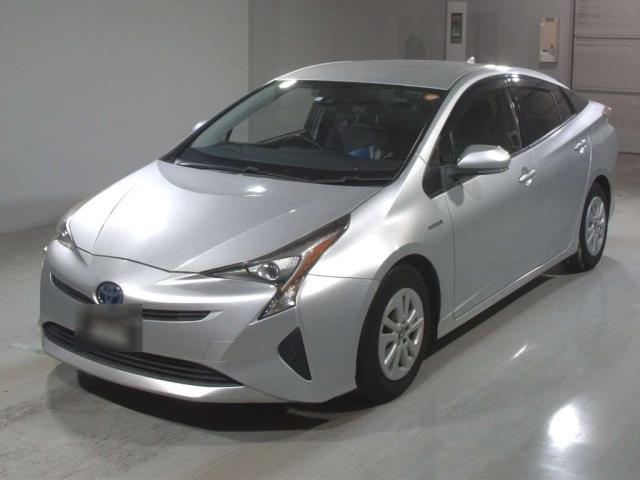 2017 Toyota Prius thumbnail