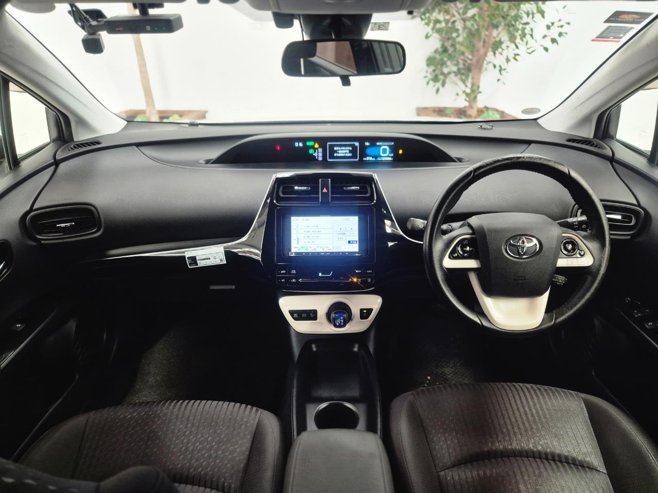 2017 Toyota Prius thumbnail