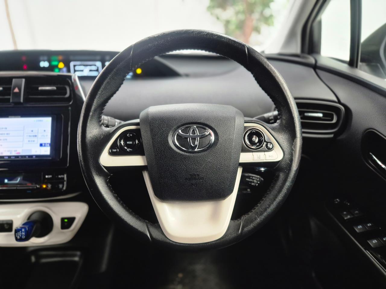 2017 Toyota Prius thumbnail
