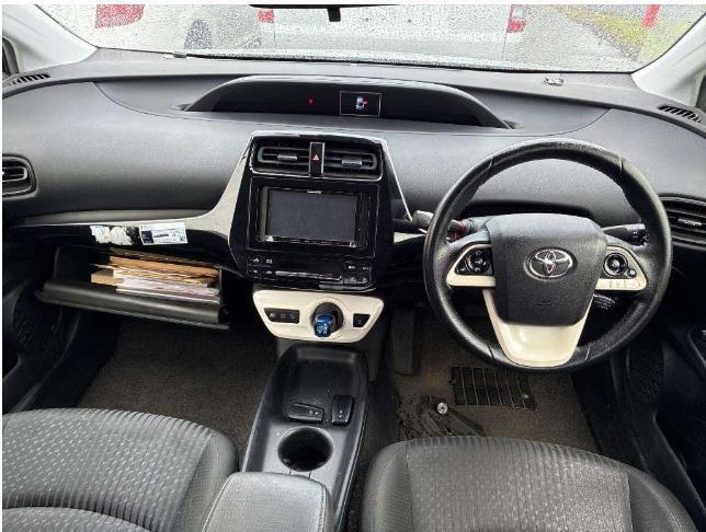 2017 Toyota Prius thumbnail