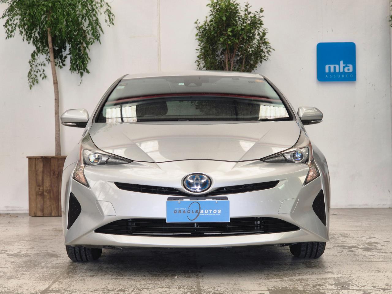 2017 Toyota Prius thumbnail