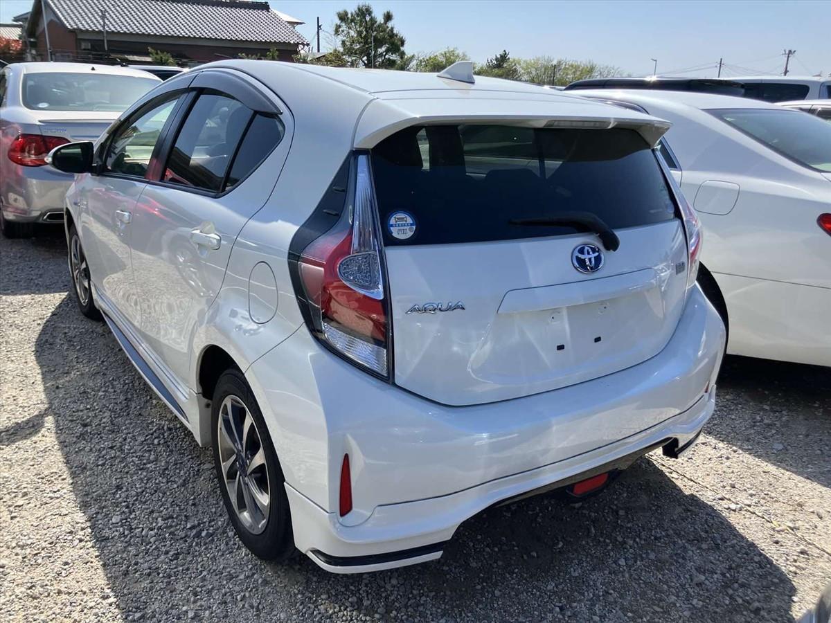 2018 Toyota Aqua thumbnail