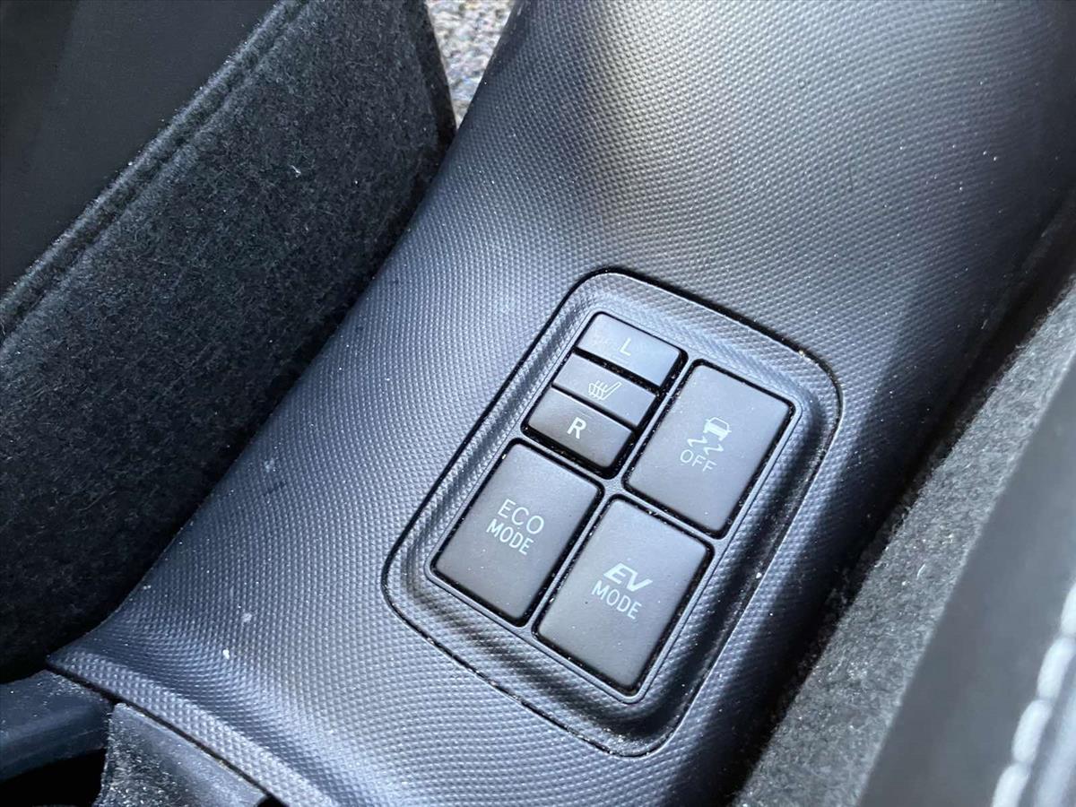 2015 Toyota Aqua thumbnail