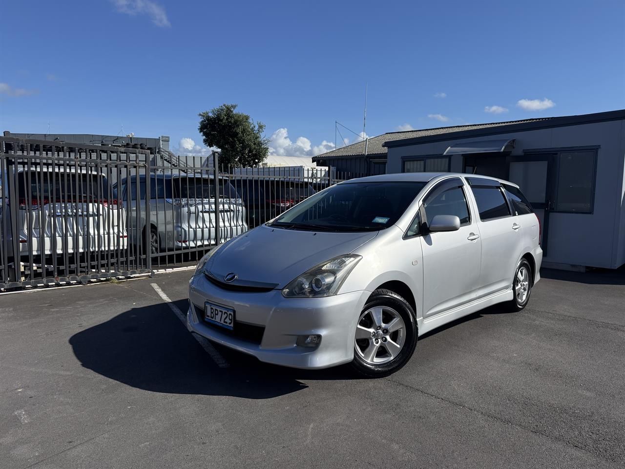 2006 Toyota Wish thumbnail