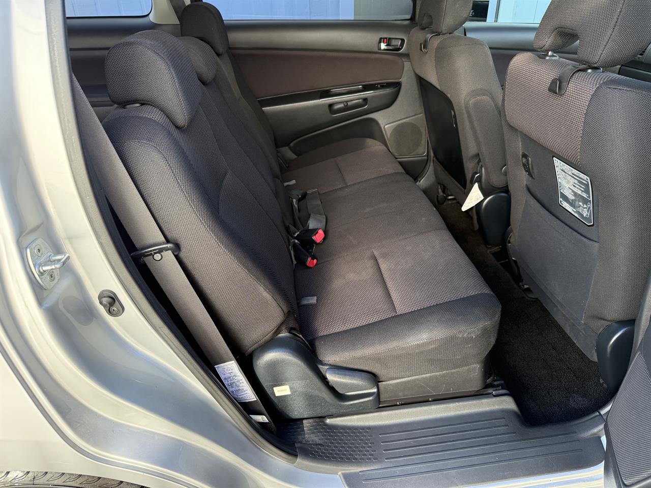 2006 Toyota Wish thumbnail